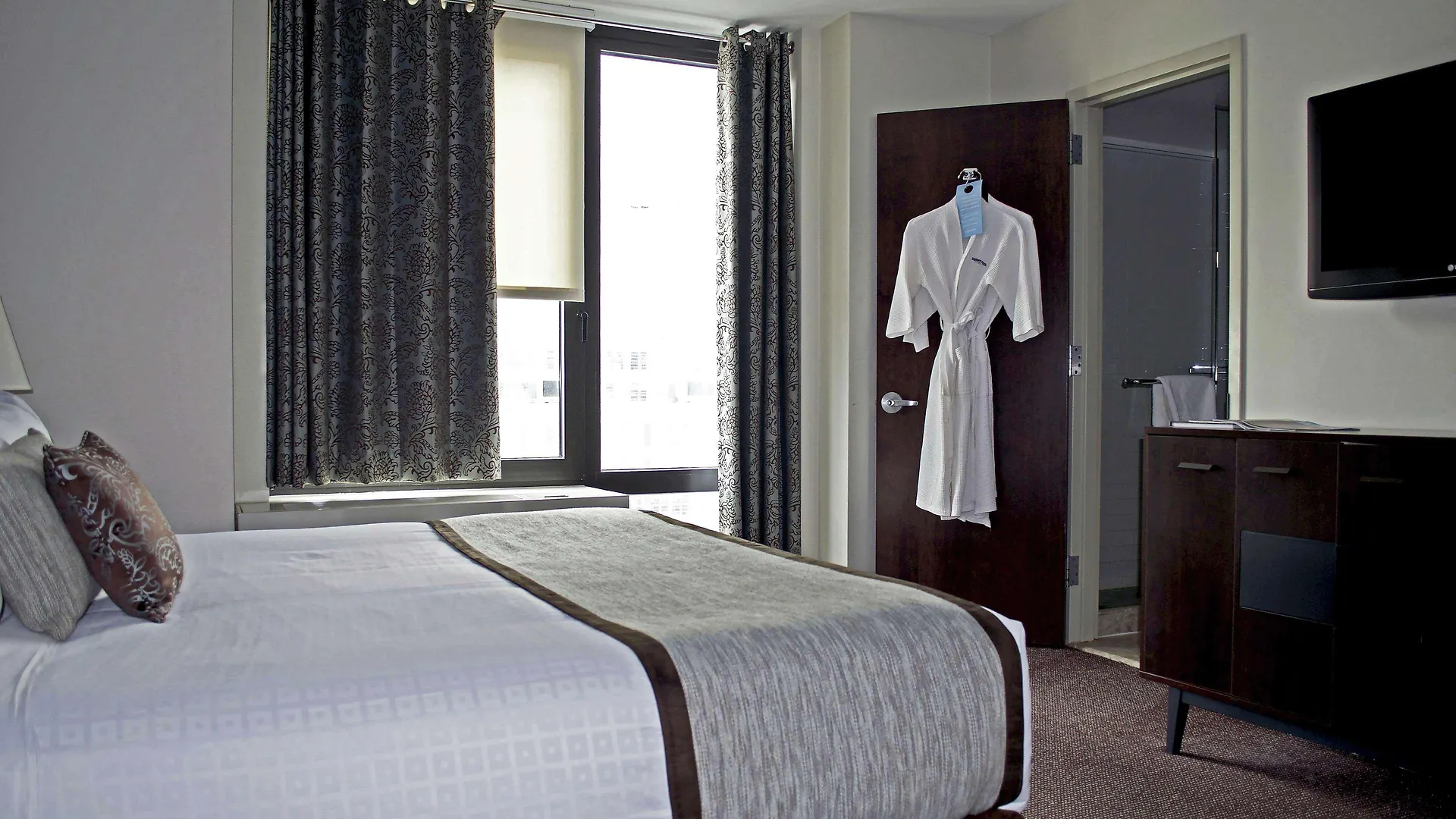 Distrikt Hotel New York City, Tapestry Collection By Hilton